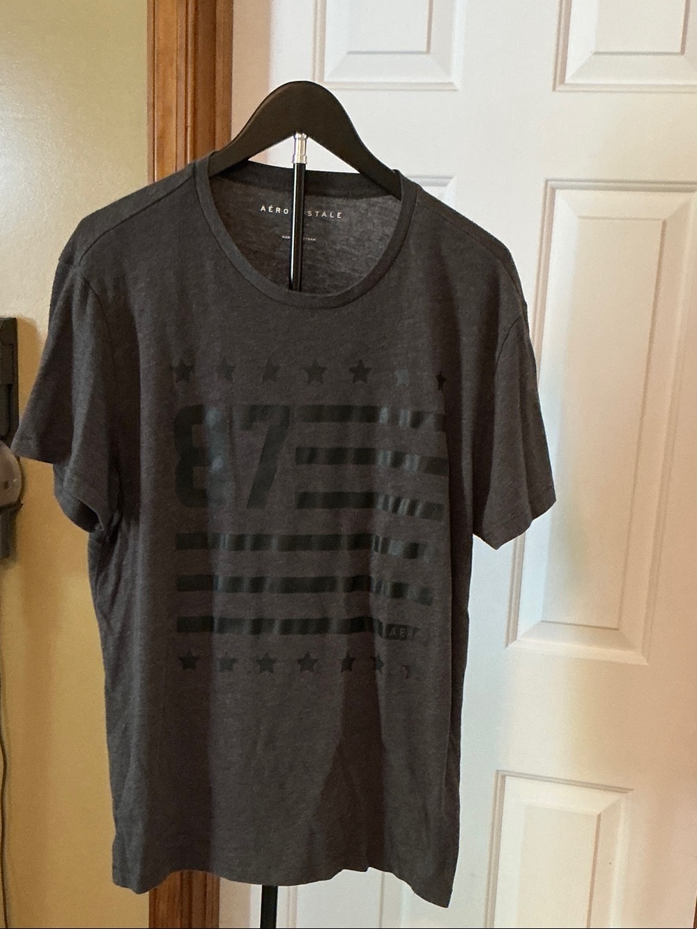 Aeropostale Men's Dark Gray Graphic Short Sleeve Tee